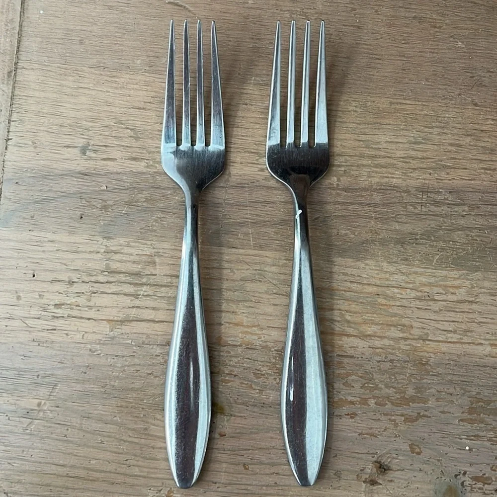 2 Oneida Comet Dinner Forks Flatware Stainless Glossy Finish